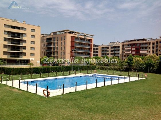 Foto 2 de Pis en lloguer a Miralbueno de 4 habitacions amb terrassa i piscina