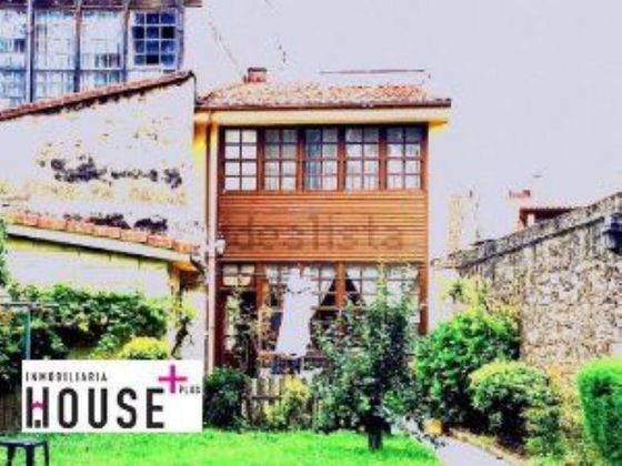 Foto 2 de Casa en venda a Centro - Avilés de 7 habitacions amb jardí i balcó