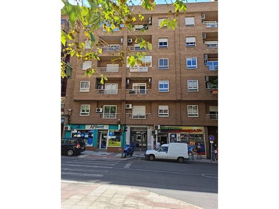 Foto 2 de Pis en venda a avenida Primero de Mayo de 3 habitacions amb terrassa i garatge