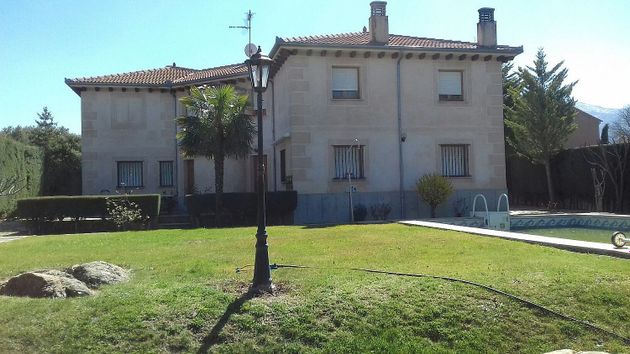 Foto 1 de Xalet en venda a Navas de Riofrío de 5 habitacions amb terrassa i piscina