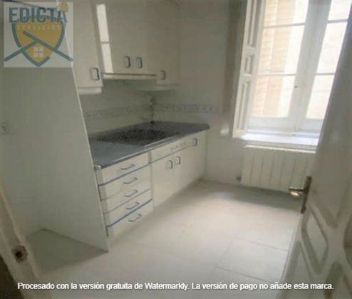 Foto 1 de Pis en venda a Centro - Segovia de 8 habitacions amb balcó i calefacció