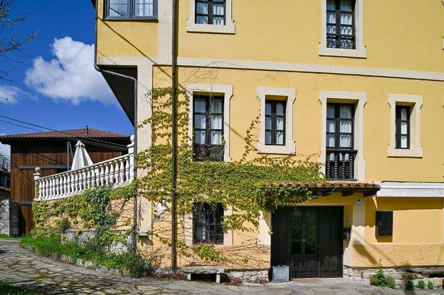 Foto 2 de Casa en venda a Celorio-Poó-Parres de 5 habitacions amb terrassa i balcó