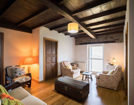 Foto 1 de Casa en venda a calle Aldea Mezana de 4 habitacions amb jardí i balcó