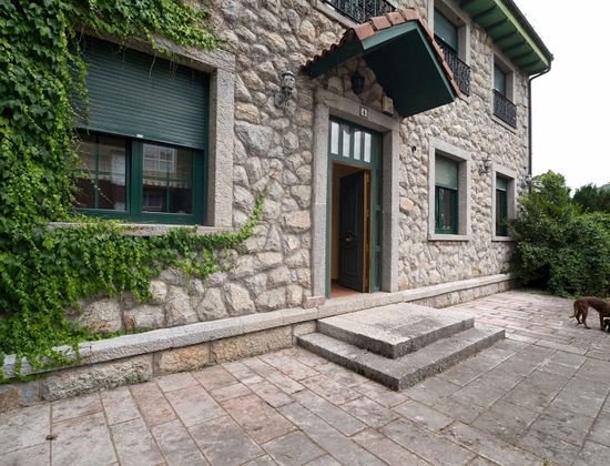 Foto 1 de Casa en venta en Puebla de Lillo de 3 habitaciones con terraza y garaje