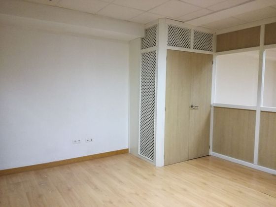 Foto 1 de Oficina en alquiler en calle Luzarra con aire acondicionado y ascensor