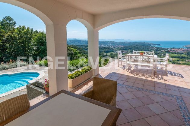 Foto 1 de Venta de chalet en Plentzia de 6 habitaciones con terraza y piscina