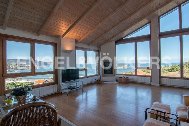 Foto 2 de Chalet en venta en Ibarrangelu de 4 habitaciones con terraza y garaje