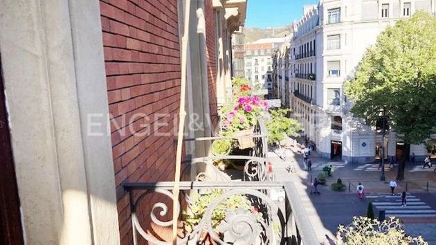 Foto 2 de Venta de piso en Barrio de Abando de 4 habitaciones con balcón y calefacción