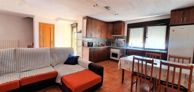 Foto 2 de Casa adossada en venda a Villanueva de la Vera de 5 habitacions amb terrassa i garatge