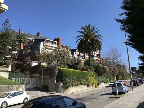Foto 2 de Casa en venda a calle Valdenoja de 5 habitacions amb terrassa i garatge
