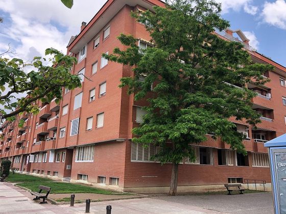 Foto 1 de Piso en alquiler en calle Teruel de 2 habitaciones con terraza y piscina