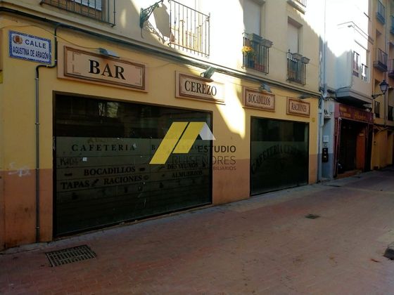 Foto 2 de Venta de local en calle De Mariano Cerezo con terraza