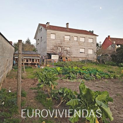 Foto 1 de Xalet en venda a calle O Cruceiro de 7 habitacions amb terrassa i jardí