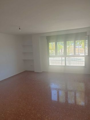 Foto 2 de Venta de piso en Hermanos Falcó - Sepulcro Bolera de 3 habitaciones con garaje y calefacción