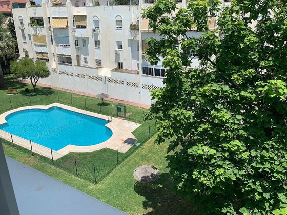 Foto 1 de Pis en lloguer a El Cónsul - Ciudad Universitaria de 4 habitacions amb piscina i jardí