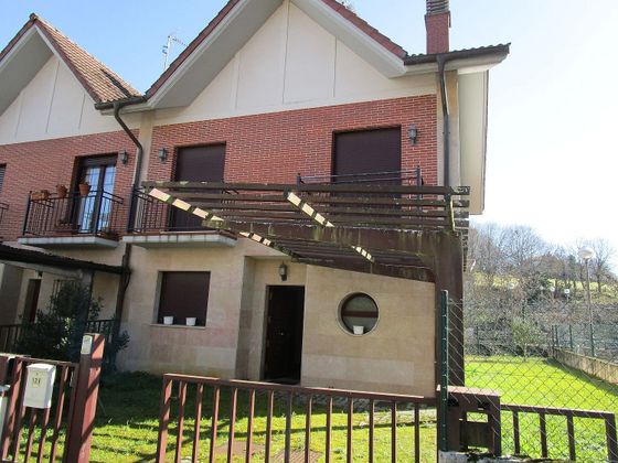 Foto 1 de Casa adossada en venda a Busturia de 3 habitacions amb terrassa i jardí
