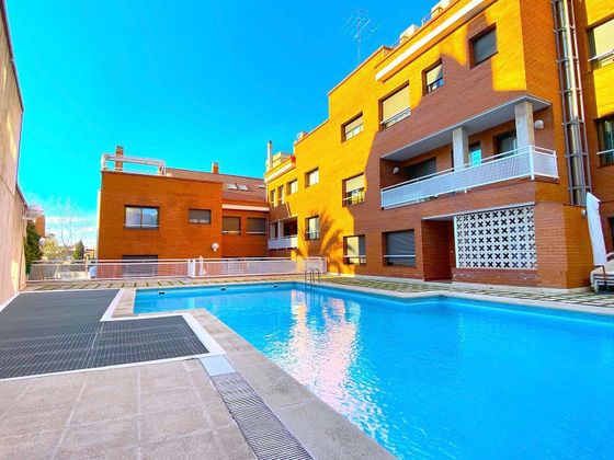 Foto 1 de Casa adossada en venda a Ruiseñores de 5 habitacions amb terrassa i piscina