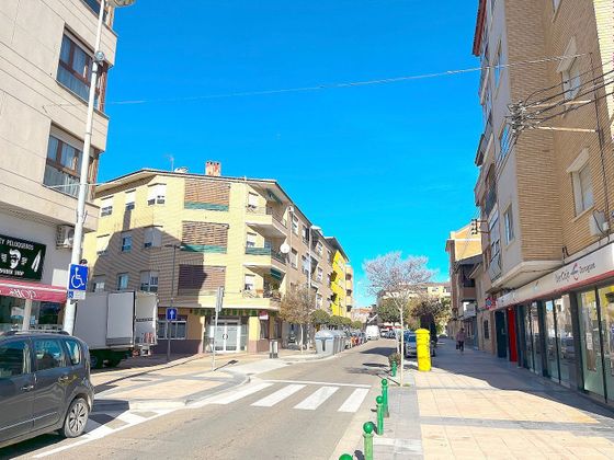 Foto 1 de Pis en venda a plaza Zaragoza de 3 habitacions amb terrassa i aire acondicionat