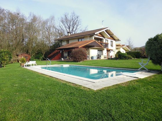 Foto 1 de Xalet en venda a Gamiz-Fika de 7 habitacions amb terrassa i piscina