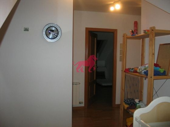 Foto 2 de Dúplex en venda a Villaquilambre de 2 habitacions amb garatge i mobles