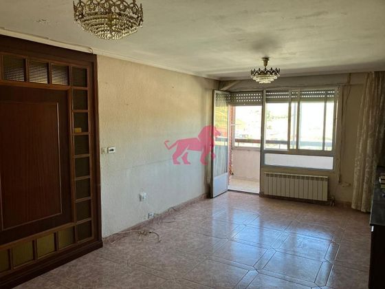 Foto 1 de Pis en venda a La Chantría - La Lastra de 3 habitacions amb balcó i calefacció