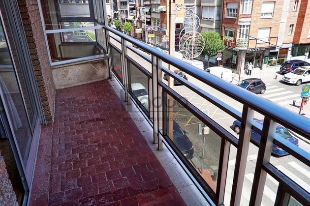 Foto 1 de Venta de piso en Plan Sur-Amistad de 5 habitaciones con terraza y balcón