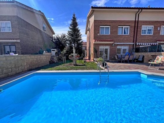 Foto 1 de Casa en venta en Alovera de 4 habitaciones con piscina y garaje