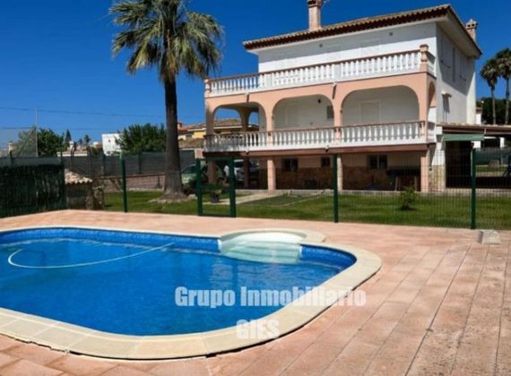 Foto 2 de Xalet en venda a avenida Del Dossel de 5 habitacions amb terrassa i piscina