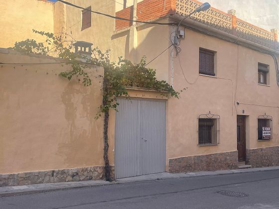 Foto 2 de Casa adossada en venda a calle Troya de 5 habitacions amb terrassa i garatge