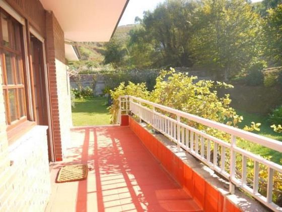 Foto 2 de Xalet en venda a Arnuero de 3 habitacions amb terrassa i jardí