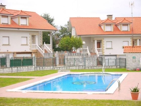 Foto 1 de Chalet en venta en Arnuero de 4 habitaciones con terraza y piscina