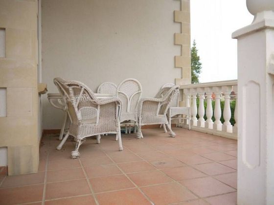Foto 2 de Chalet en venta en Arnuero de 4 habitaciones con terraza y piscina