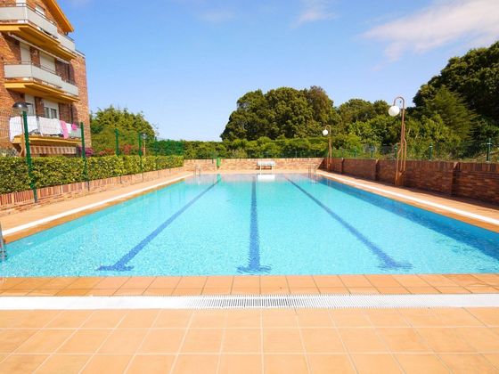 Foto 1 de Piso en venta en Arnuero de 3 habitaciones con terraza y piscina