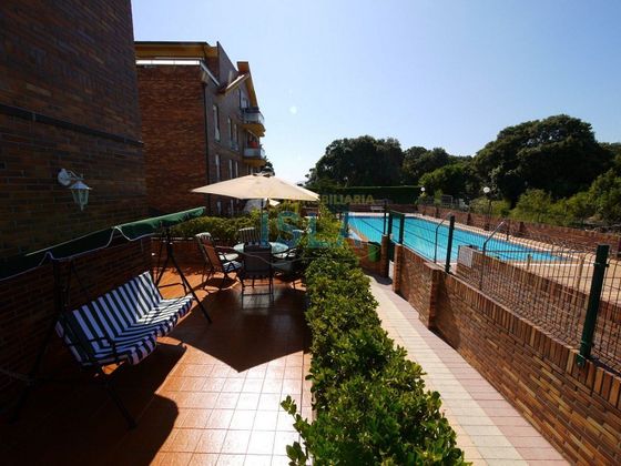 Foto 1 de Pis en venda a Arnuero de 3 habitacions amb terrassa i piscina