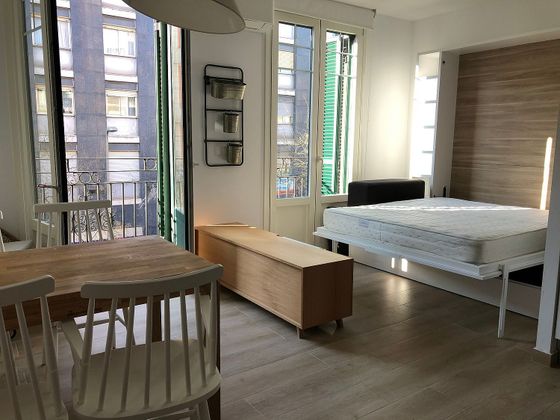 Foto 2 de Piso en alquiler en Hostafrancs de 1 habitación con terraza y muebles