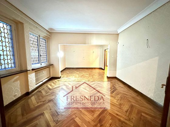 Foto 1 de Venta de piso en calle Suárez de la Riva de 6 habitaciones con garaje y calefacción