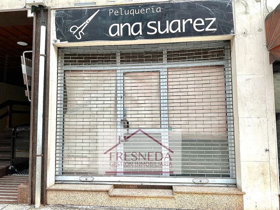 Foto 2 de Local en venda a avenida Hermanos Menéndez Pidal de 215 m²