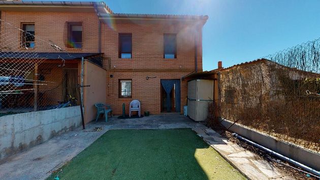 Foto 1 de Casa en venda a calle De Codicos de 3 habitacions amb jardí i calefacció