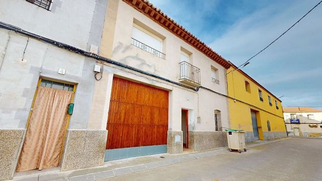 Foto 1 de Chalet en venta en calle Teruel de 4 habitaciones con jardín y balcón