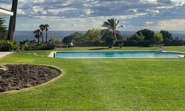 Foto 2 de Casa en venda a Sant Vicenç de Montalt de 8 habitacions amb piscina i jardí