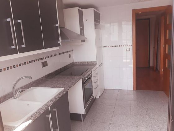 Foto 2 de Pis en lloguer a calle Vicente Beltrán Grimal de 2 habitacions amb garatge i mobles