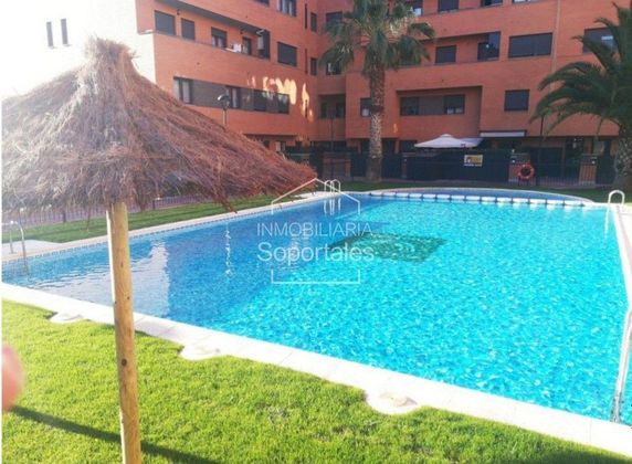 Foto 2 de Pis en venda a Lardero de 5 habitacions amb terrassa i piscina