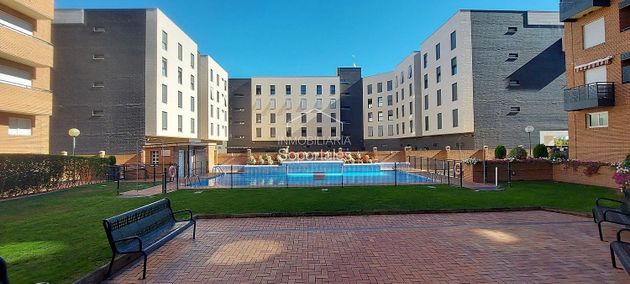 Foto 1 de Pis en venda a Universidad - Los Lirios de 4 habitacions amb terrassa i piscina