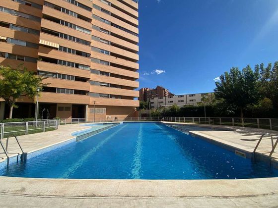 Foto 1 de Venta de piso en Romareda de 5 habitaciones con terraza y piscina