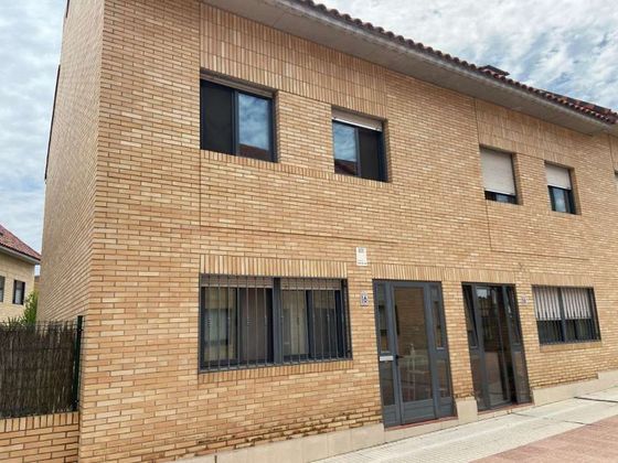 Foto 1 de Casa en lloguer a calle De Épila de 3 habitacions amb terrassa i piscina