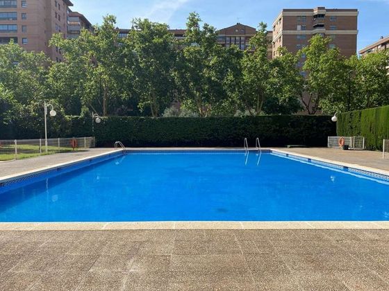 Foto 2 de Pis en lloguer a La Bozada – Parque Delicias de 2 habitacions amb terrassa i piscina