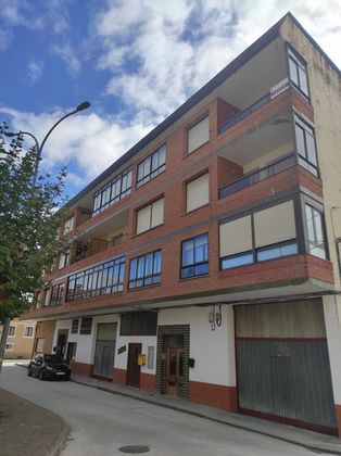 Foto 2 de Venta de piso en Villarcayo de Merindad de Castilla la Vieja de 3 habitaciones con balcón