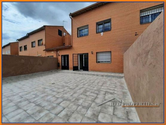 Foto 2 de Casa en venda a Chozas de Canales de 4 habitacions amb terrassa i garatge