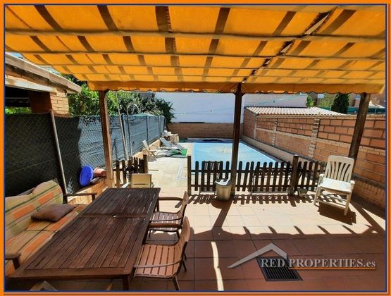 Foto 2 de Casa adossada en venda a Olías del Rey de 3 habitacions amb terrassa i piscina