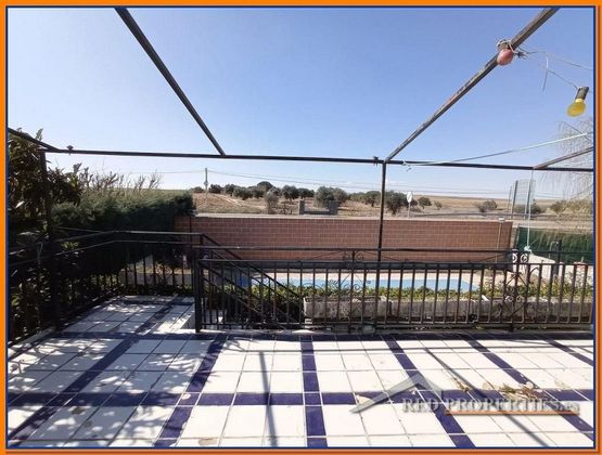 Foto 2 de Xalet en venda a Camarena de 4 habitacions amb terrassa i piscina